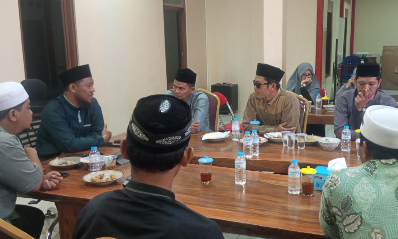 Wali Santri Membentak Musyrif, Apa yang Harus Dilakukan Pihak Pesantren?