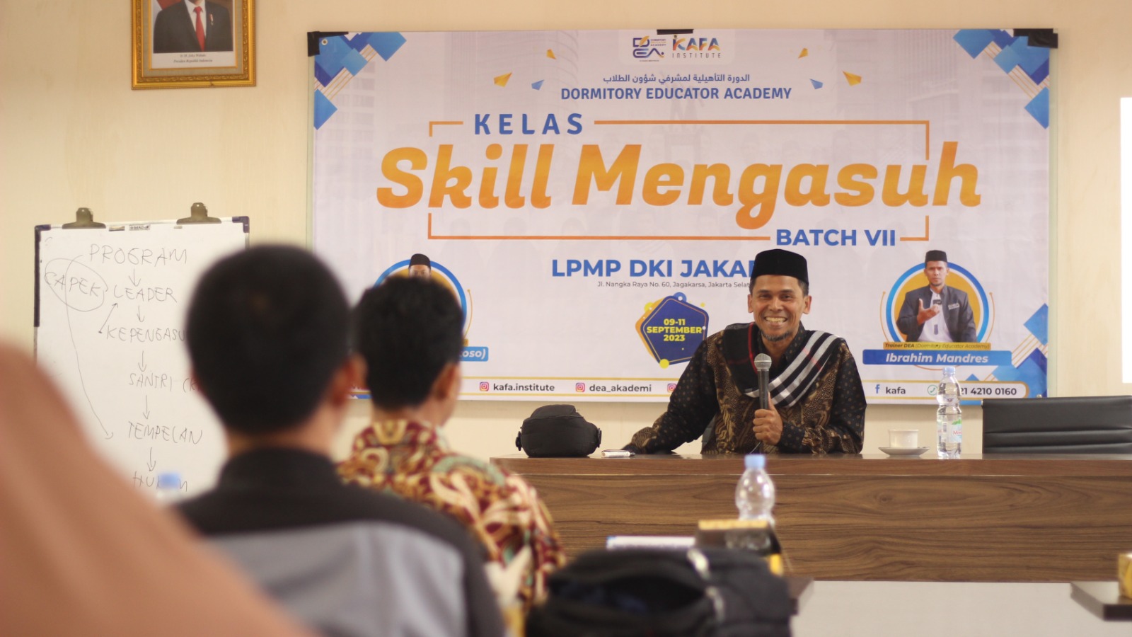 Efektivitas Komunikasi vs Keterbukaan Grup: Perlukah Grup Wali Santri Dikunci?